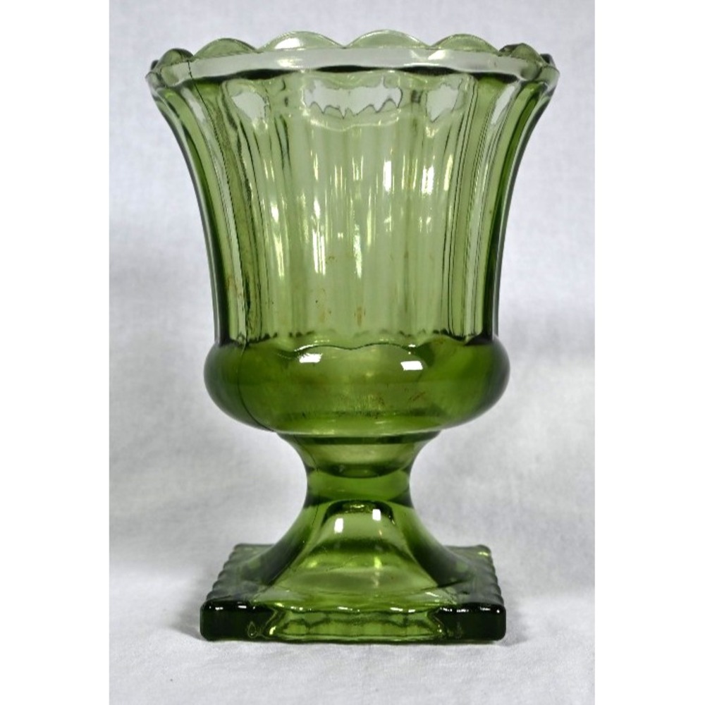 Vintage 1970s Indiana Glass Avocado Green Pedestal Vase Scalloped Lip - Picture 2 of 5